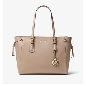 Michael Kors medium voyager tote